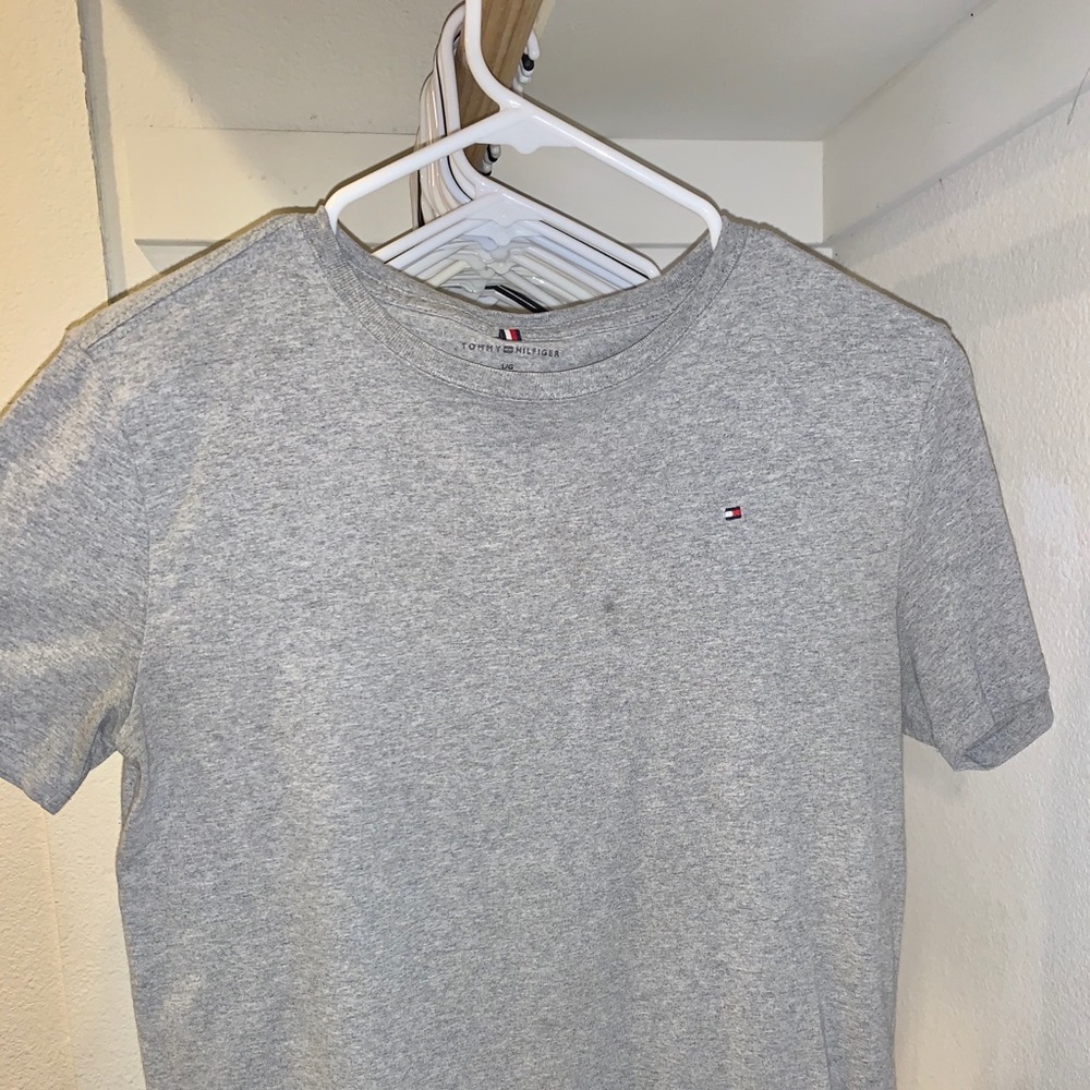 TOMMY HILFIGER BOYS TSHIRT 🤍